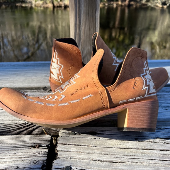 ☀️ BUTITI | Boho Booties | Side Cut | EURO 43, US 10. - Picture 7 of 15